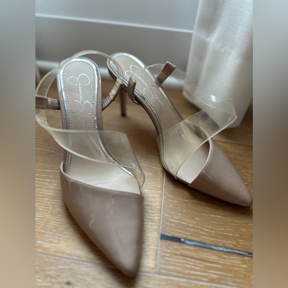 Jessica Simpson beige patent leather heels
